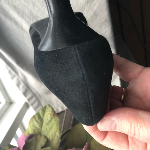 Size 9 Anne Klein iFlex Suede Pumps - Picture 7 of 8